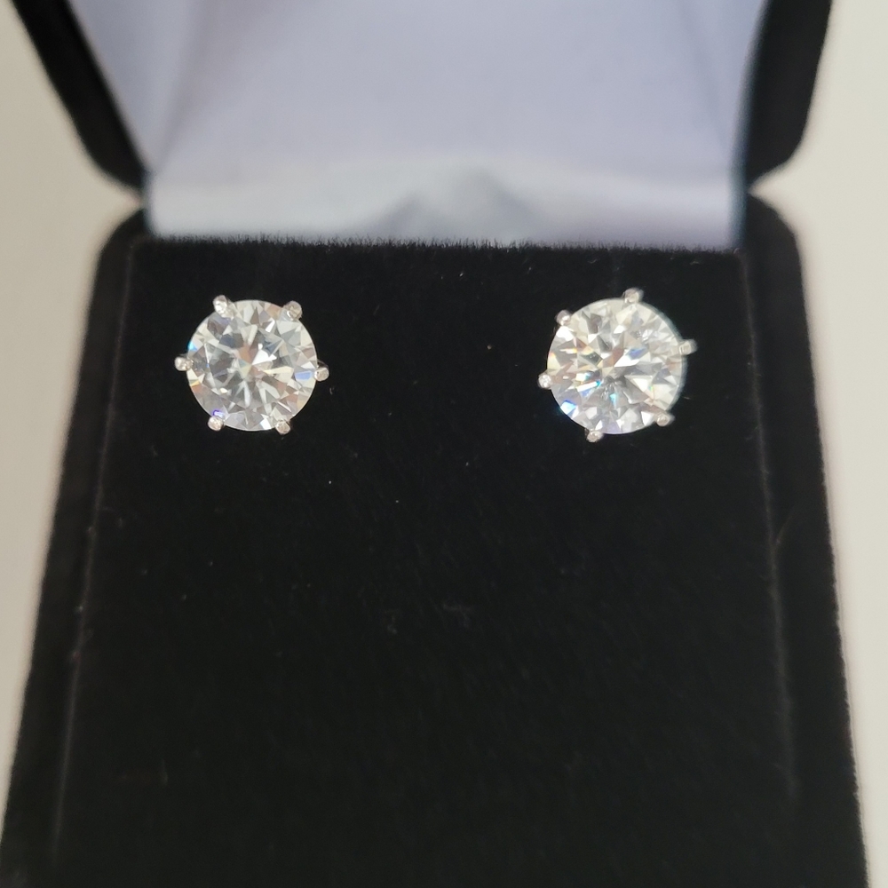 New 2ct Beautiful Moissanite Diamonds Stud Earrings - Picture 6 of 9
